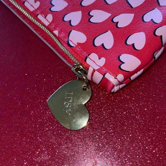 3/$10 Ipsy Glam Bag New Unused February 2022 Red Pink Valentine Hearts MakeupBag - Picture 3 of 5
